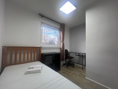 Cosy Single bedroom Main Photo