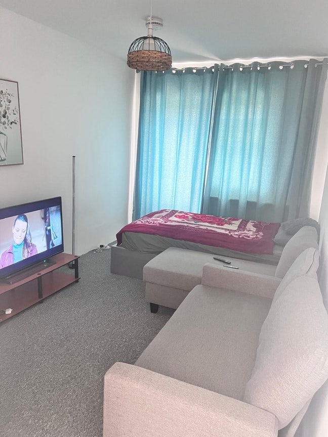 Fully Furnished Studio Flat to Rent – Edgware HA8 Main Photo