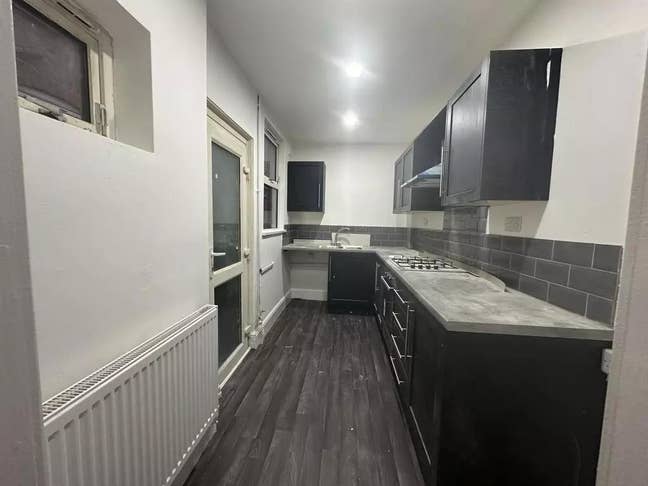 3 bedroom - Newly renovated- close to Town centre  Main Photo