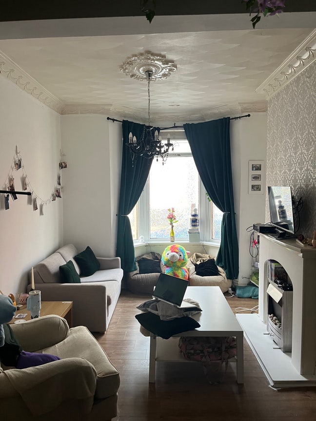 1 bed to rent in a 2 bed 1 storage room house Main Photo