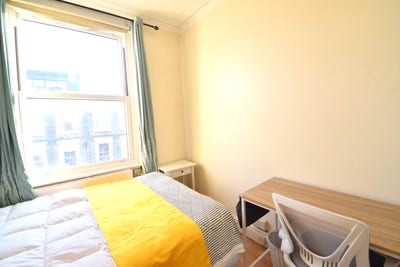 Double in SW / In a 3 Bed Property !  Main Photo