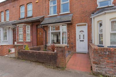 Double Room - Near City Hospital Main Photo