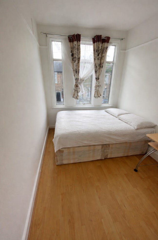 Perfectly located just minutes from Leytonsone Main Photo