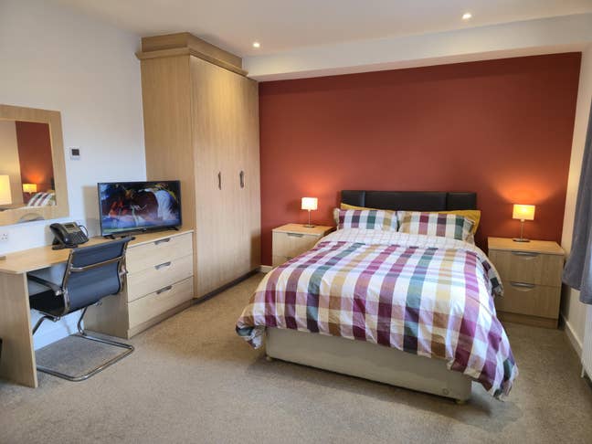 Luxury room off Tettenhall Road 5 star rated 52/1 Main Photo