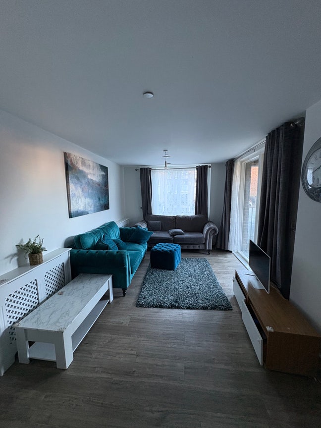 Furnished ensuite room available for short term Main Photo