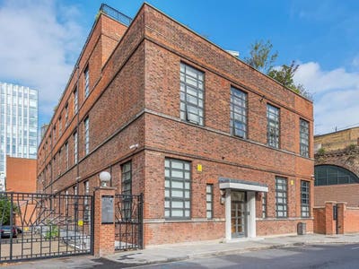 One Bed Flat in Converted Printworks Main Photo