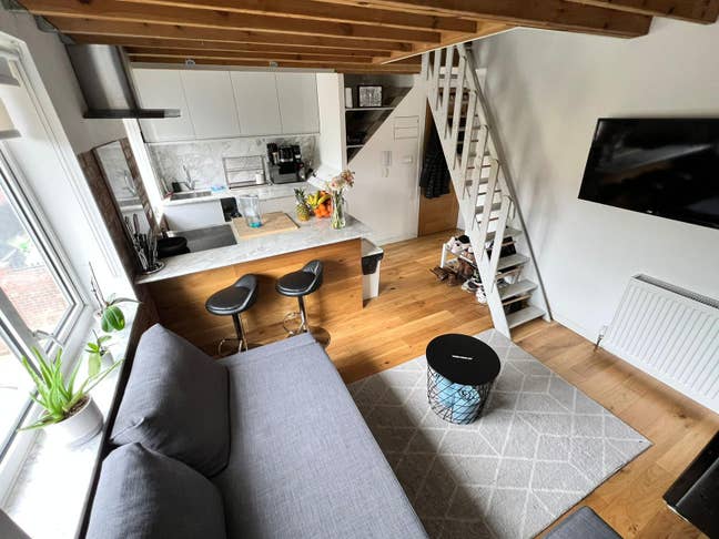 Lovely 1 Bed House 10 Mins from Central Line Main Photo