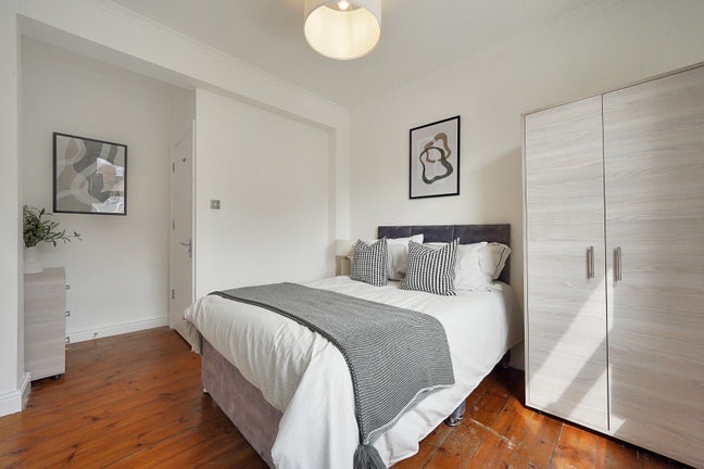 ⭐️ Lovely Double room in all female home ⭐️ Main Photo