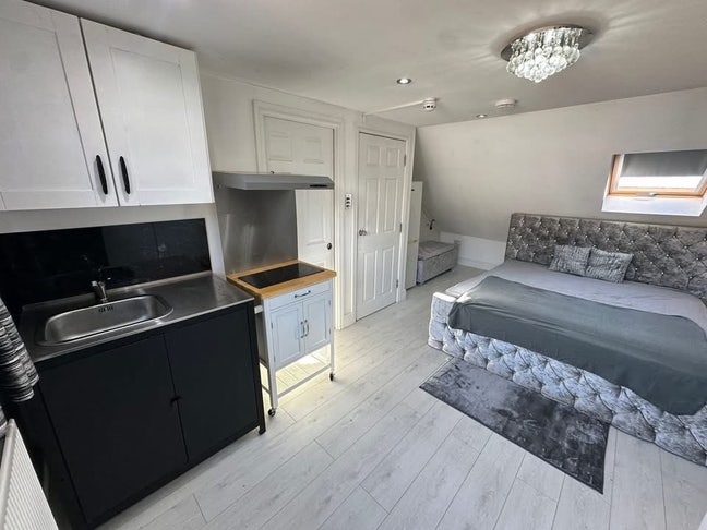 ✨🏡 Spacious Studio Flat to Let in/ Cricklewood Main Photo