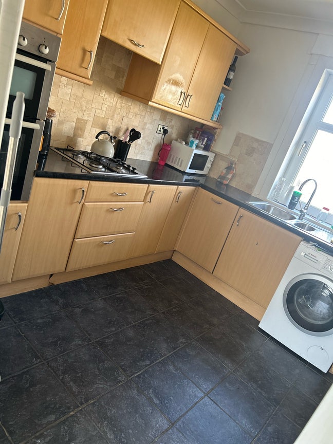 Looking for a new flatmate  Main Photo