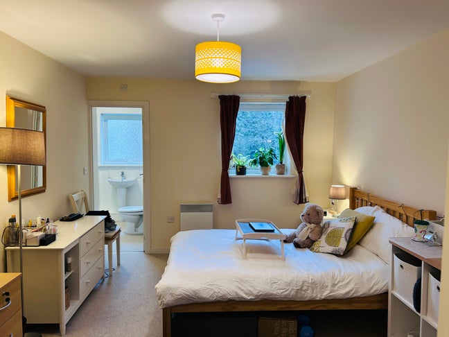 2 bed 2 bath 1st floor flat Main Photo