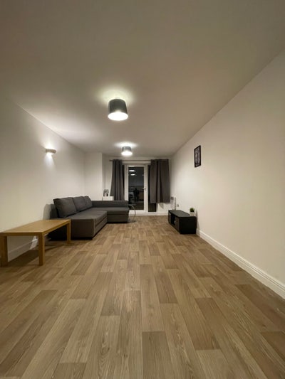 Stunning 2 bedroom apartment in heart of Stratford Main Photo
