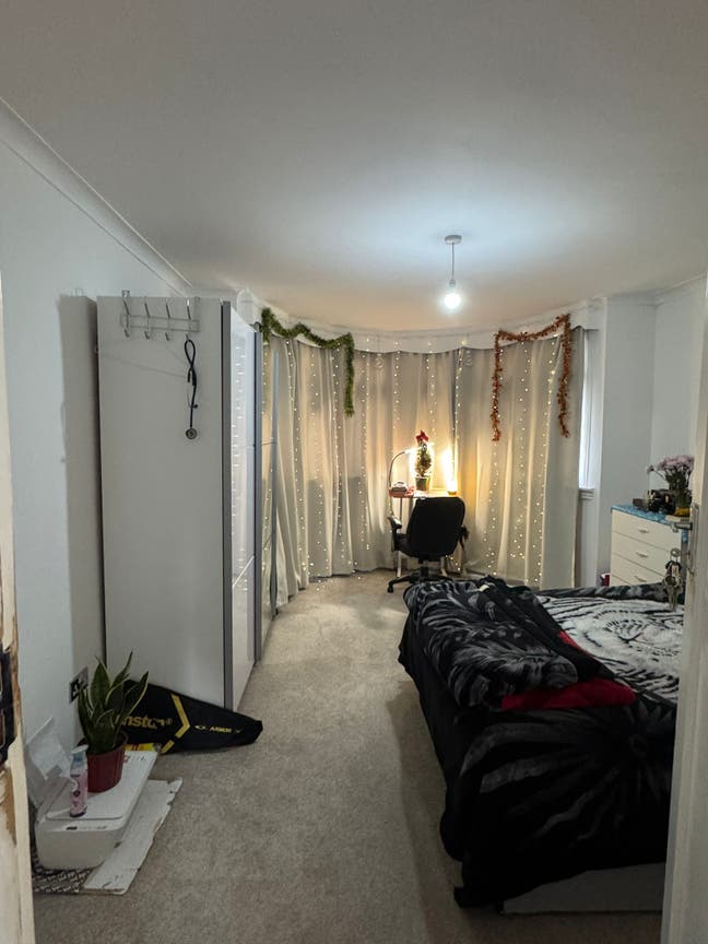 Extra Large Double Room to rent Main Photo