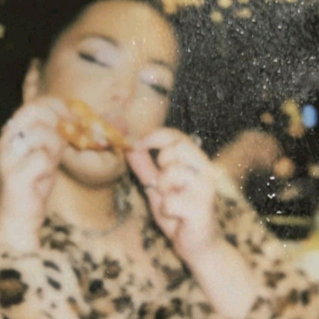 Professional Female seeks a double room Main Photo