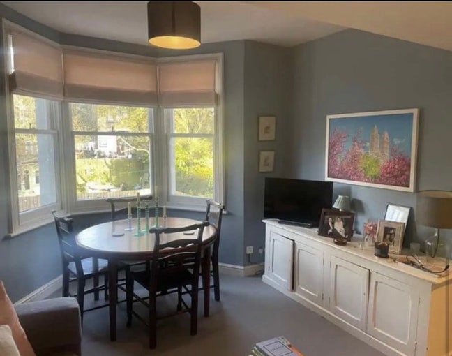 Lovely bedroom available in a 2 bedroom flat Main Photo