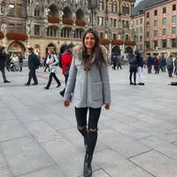 I am a professional female aged 31. I am look... Main Photo