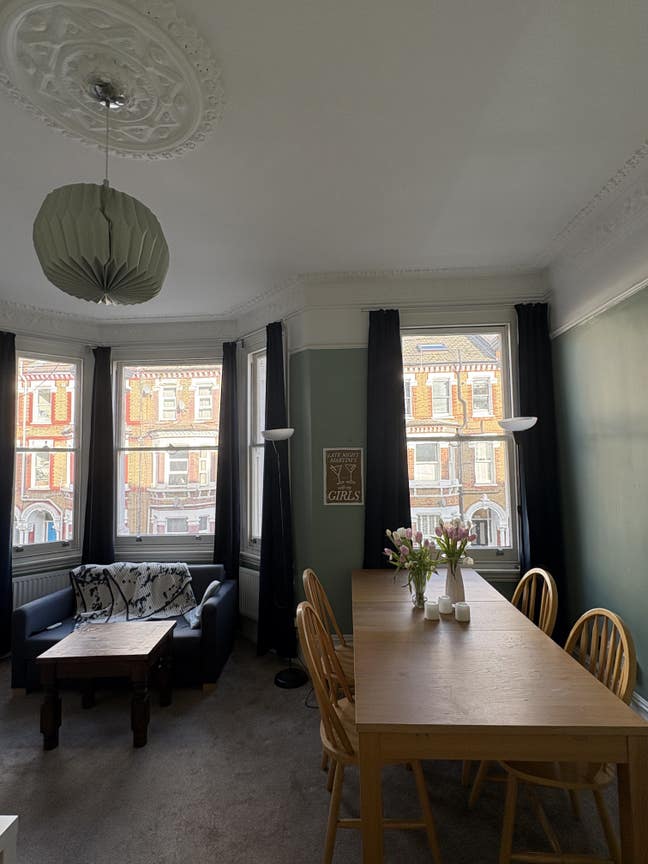Bedroom available in sunny house - Clapham North Main Photo