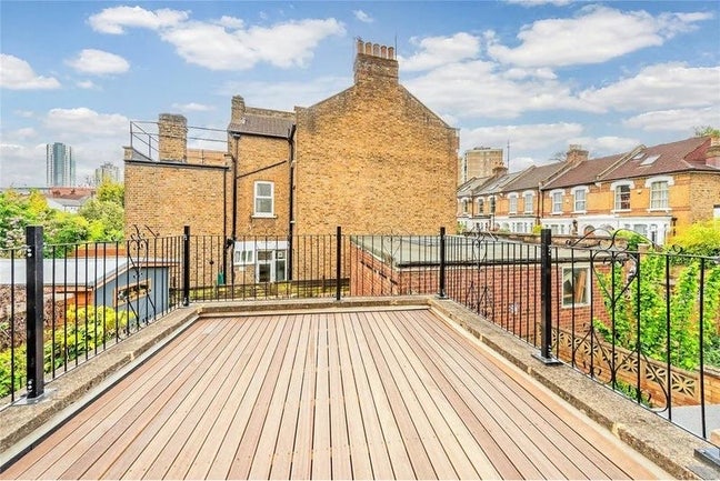 Large en-suite room with private balcony, N4 Main Photo