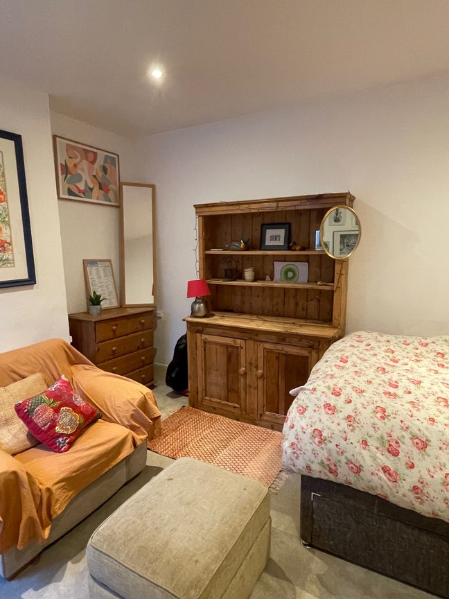 Large Room By Richmond Bridge Main Photo