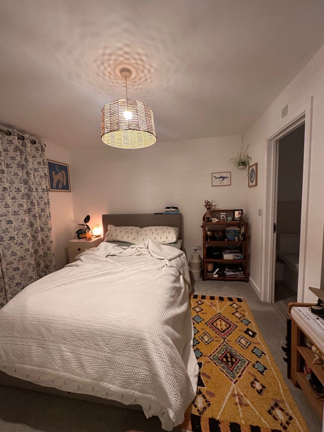 Ensuite furnished double room in shared house. Main Photo