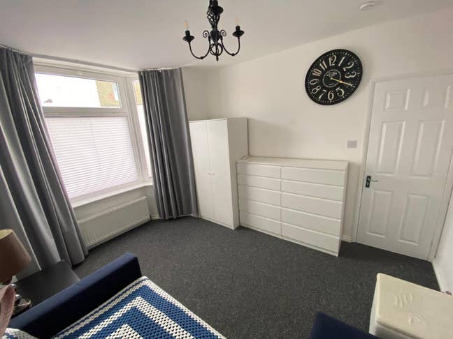 Sheffield S4 Spacious room in a lovely house Main Photo