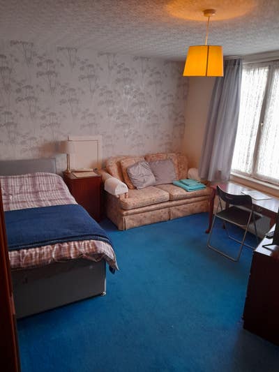 Large well furnished house with parking Main Photo