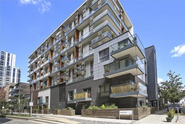 ✨ Luxury Double Room with Balcony | North Greenw Main Photo