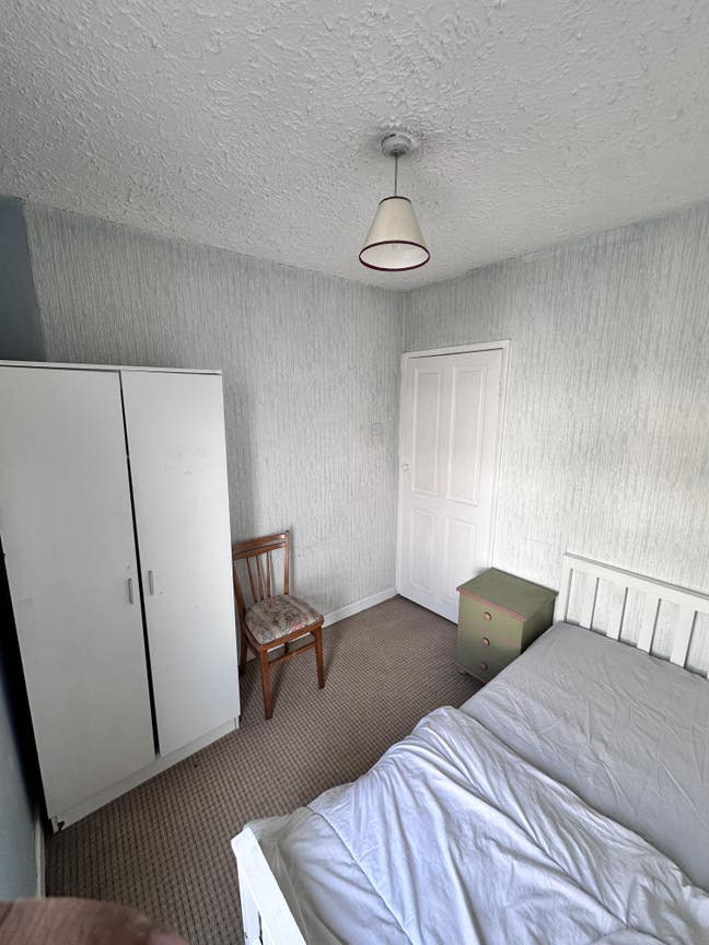 Single room available  Main Photo