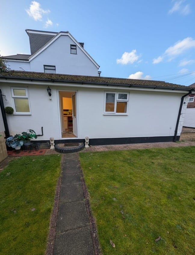 Quiet Garden Studio in a Prime Location Main Photo