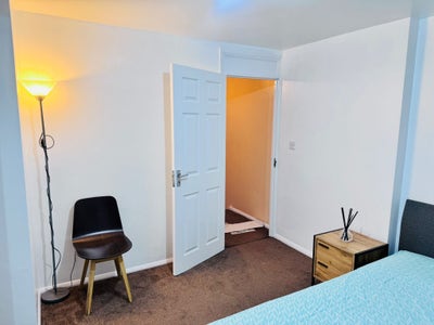 Lovely room available in a Shared House Main Photo