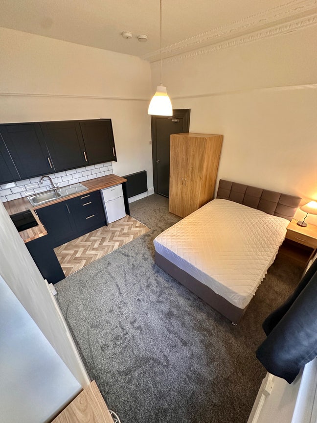 Double bedroom with kitchen Main Photo