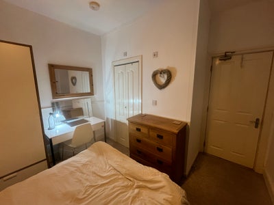 En-Suite in Lovely Edwardian House Main Photo