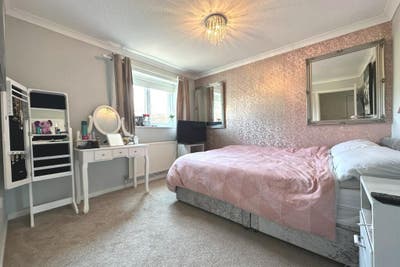 Room available Main Photo