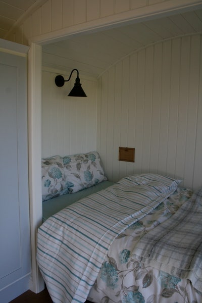 Beautiful Rural Shepherds Hut for Professional Per Main Photo