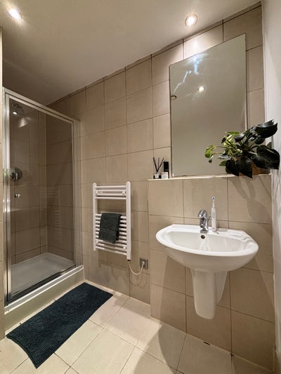 Modern 2-Bed, 2-Bath Apartment Bills Included Main Photo