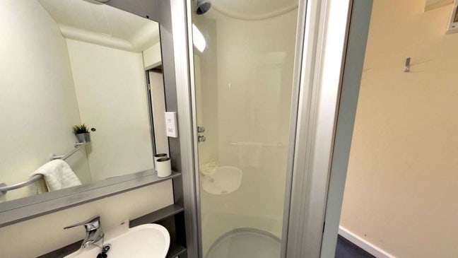 En-suite Room Available in Pacific Court  Main Photo