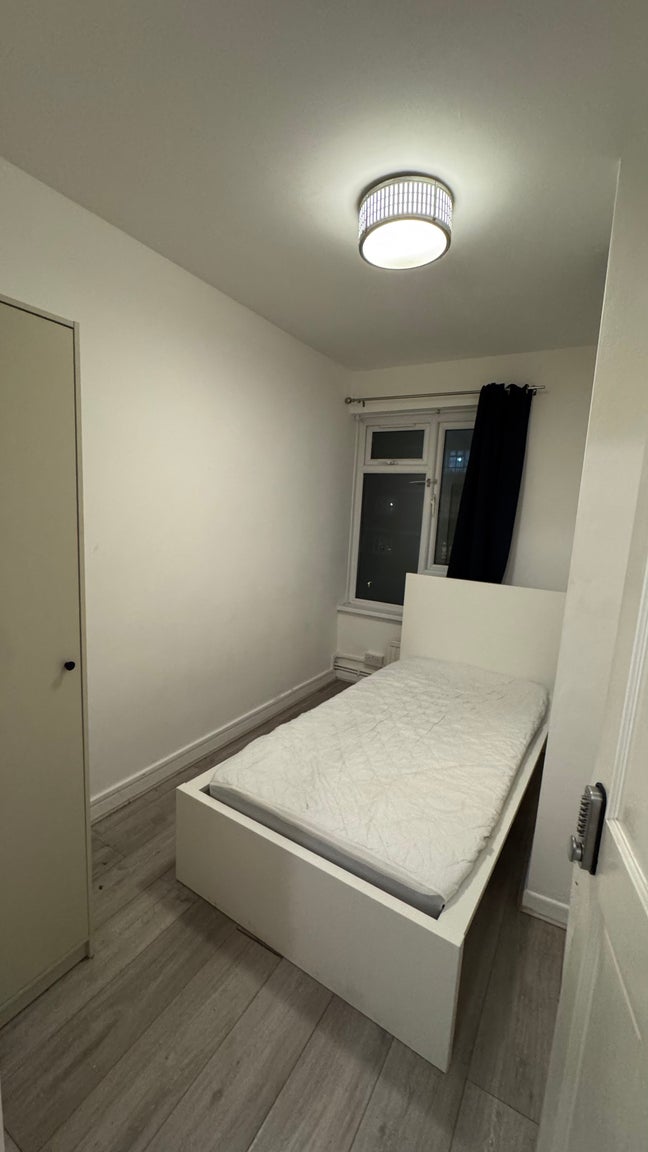 Single Room available in Zone -1. Main Photo