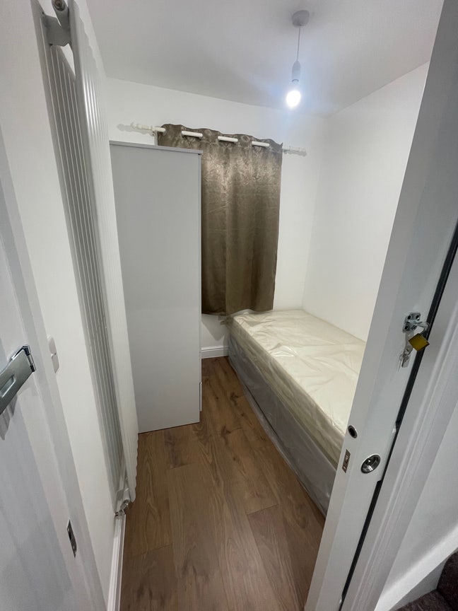 Single room for rent  Main Photo