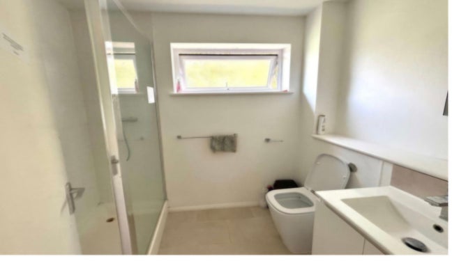 Student Room in Shared Room Available April Main Photo