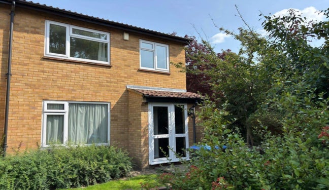 Student Room in Shared Room Available April Main Photo