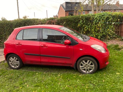 Professional Female seeks a single or double room Main Photo