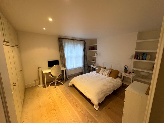 Room in House Share - Dalston Main Photo
