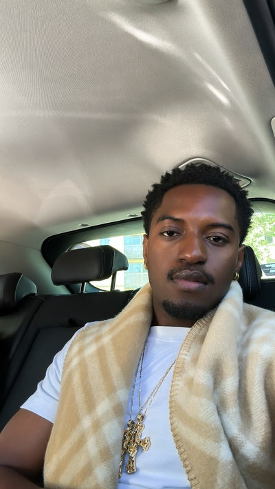 Professional male, seeking double room Main Photo