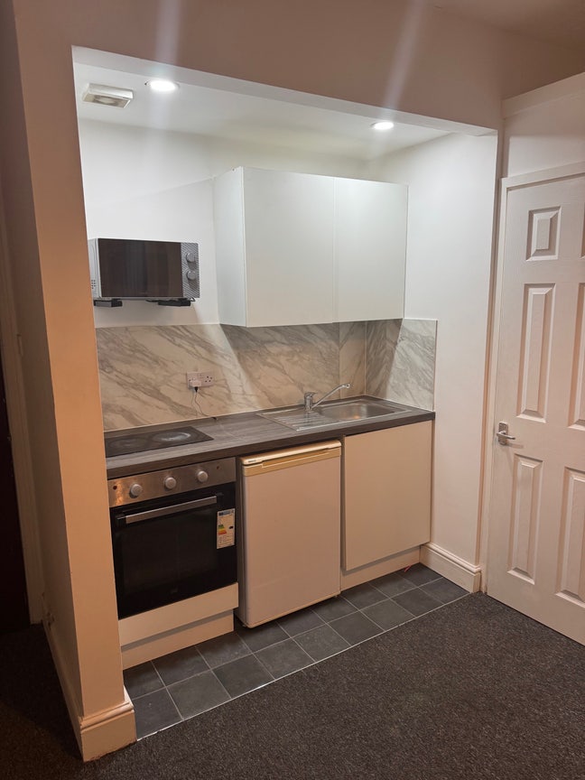 Rooms and En-suite/Kitchen net for rent Main Photo