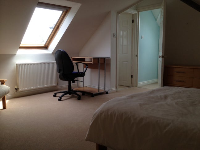 House Share –  Near to Station Main Photo