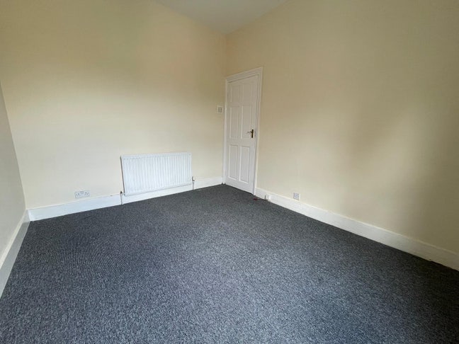 Furnished 2 Double Rooms in a Very Clean Household Main Photo