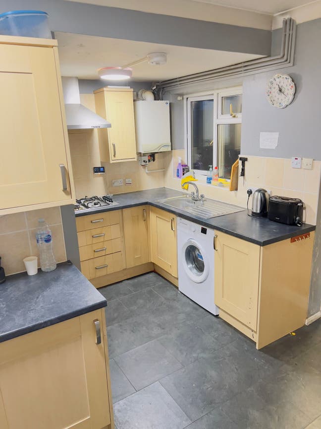 Studio flat in Thatcham, Berkshire RG18 Main Photo