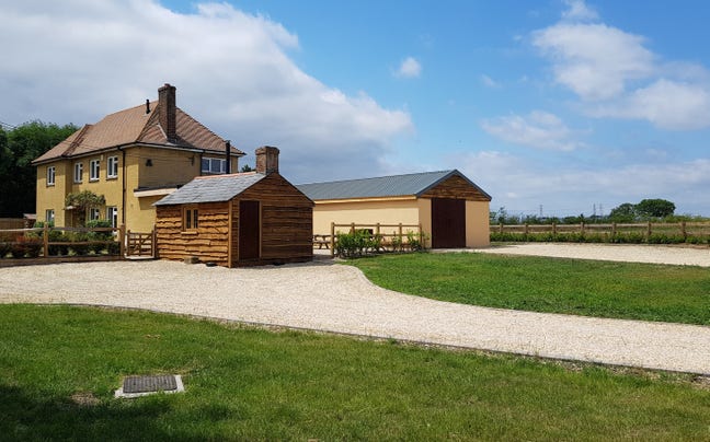 3 Bedroom Detached House with large garden Main Photo