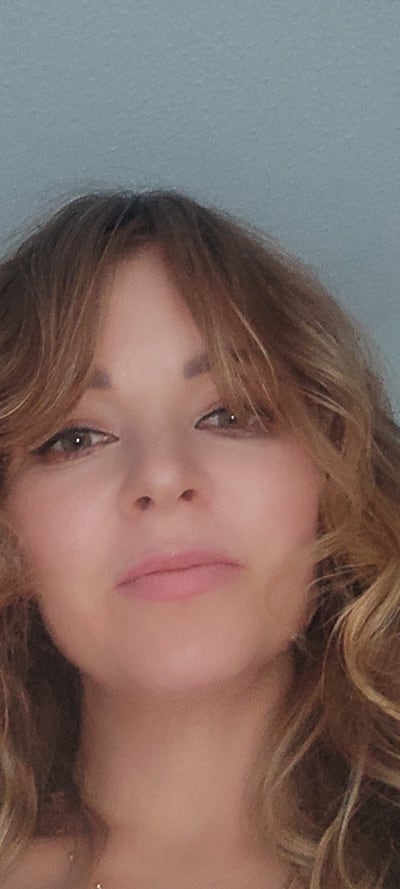 Quiet and clean female looking for a room in Wokin Main Photo