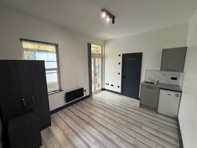 DSS- Studio Flat Available in Catford Lewisham SE6 Main Photo
